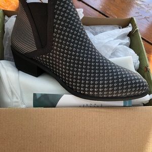 Betabrand Tennis Western Boot - Black